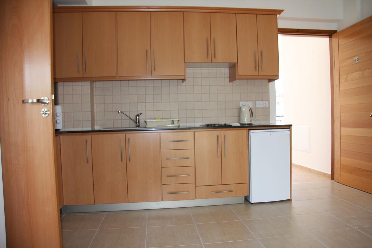 C & A Hotel Apartments Polis ภายนอก รูปภาพ
